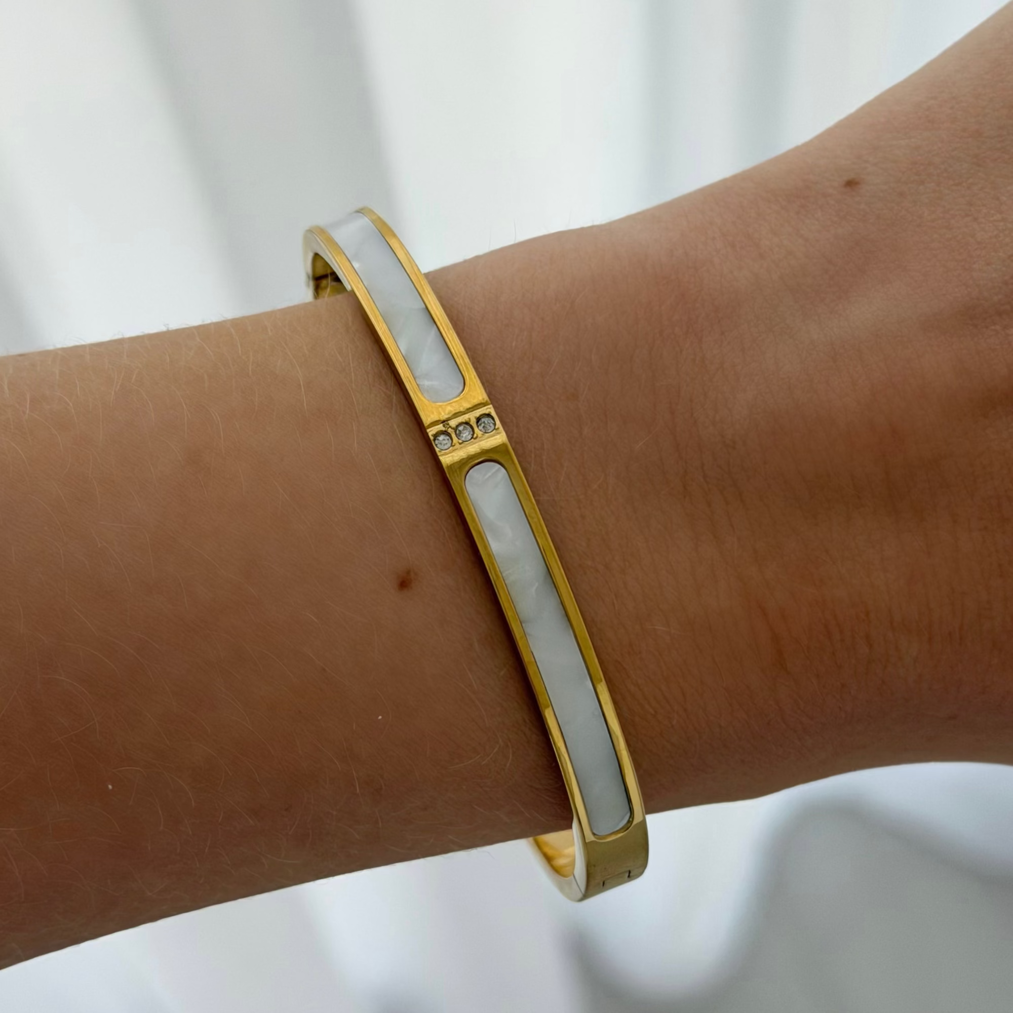 Cloud Dancer Bangle - EVRYJEWELS