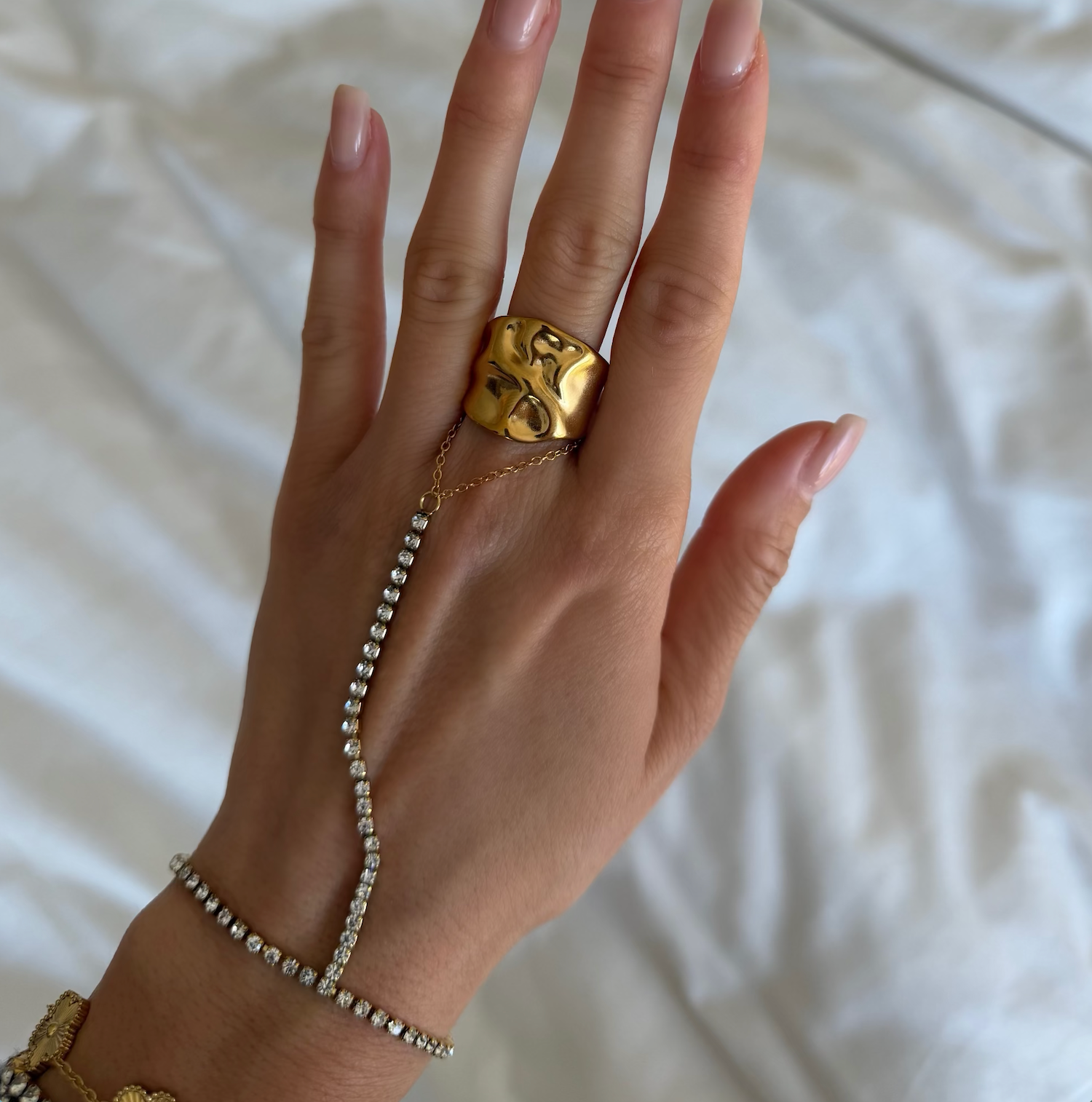 Viral Hand Chains: Anti Tarnish Waterproof - EVRYJEWELS